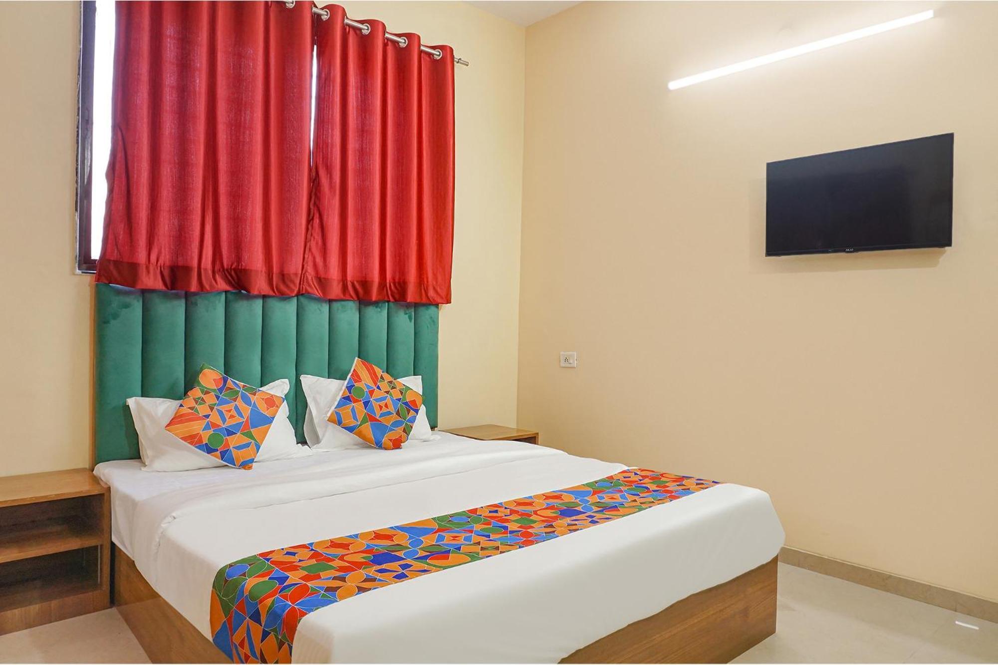 Fabhotel Falcon Inn -Behind The Dmart Baner Poona Buitenkant foto