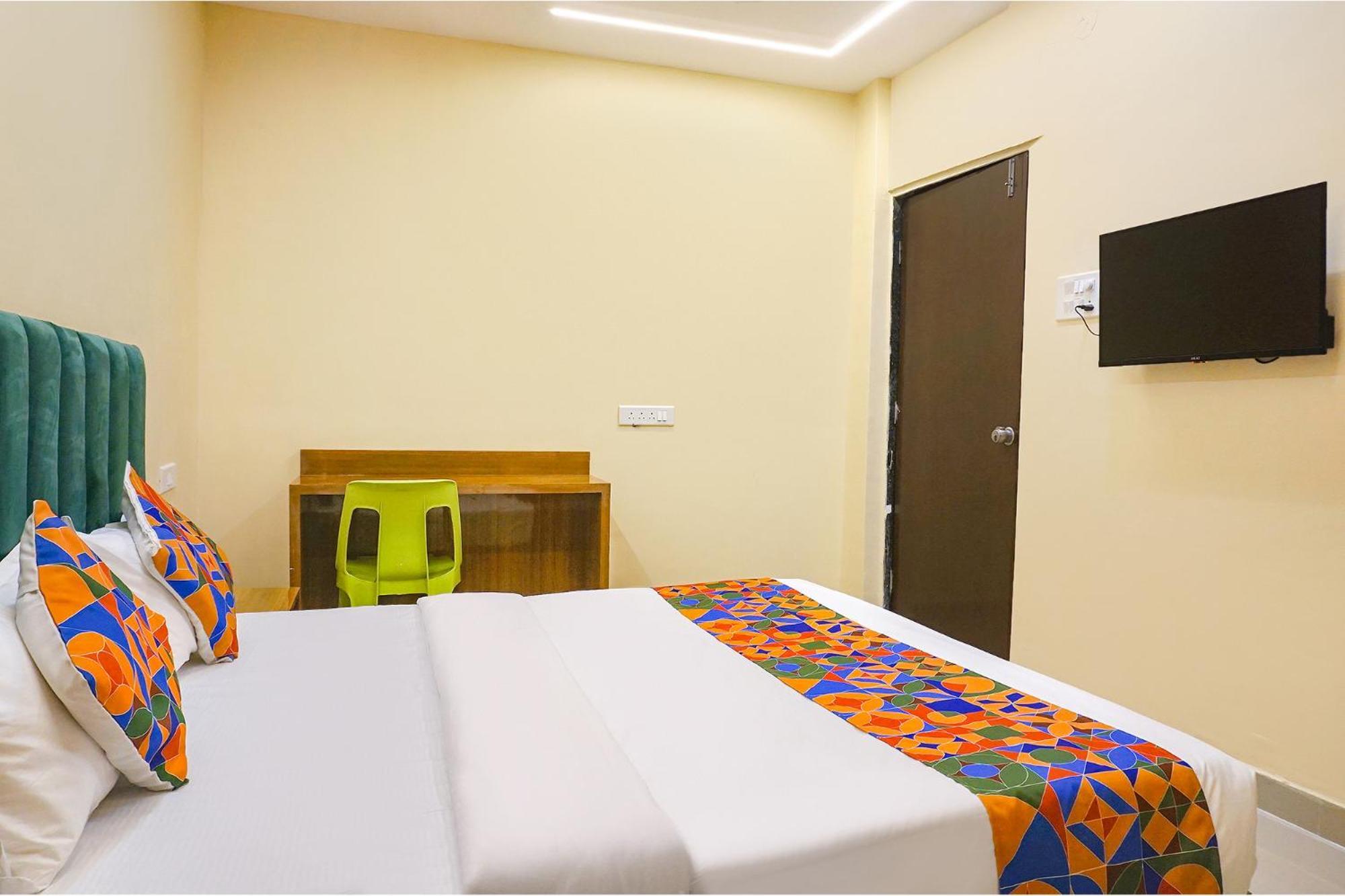 Fabhotel Falcon Inn -Behind The Dmart Baner Poona Buitenkant foto