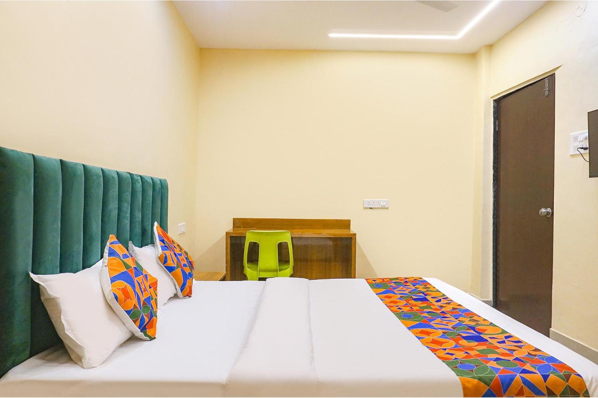 Fabhotel Falcon Inn -Behind The Dmart Baner Poona Buitenkant foto